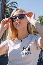 Cargar imagen en el visor de la galería, 'Haciendo amigos' t-shirt